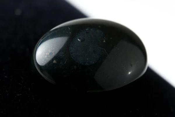 Chromite – Gemstone Meaning, Properties, Identification, and Jewelry Guide