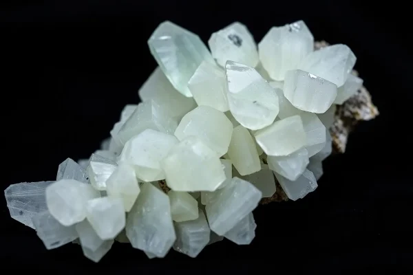 Alunite – Mineral Profile, Meaning, and Jewelry Guide